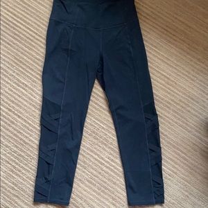 Athleta leggings size 4 (3/4 length)